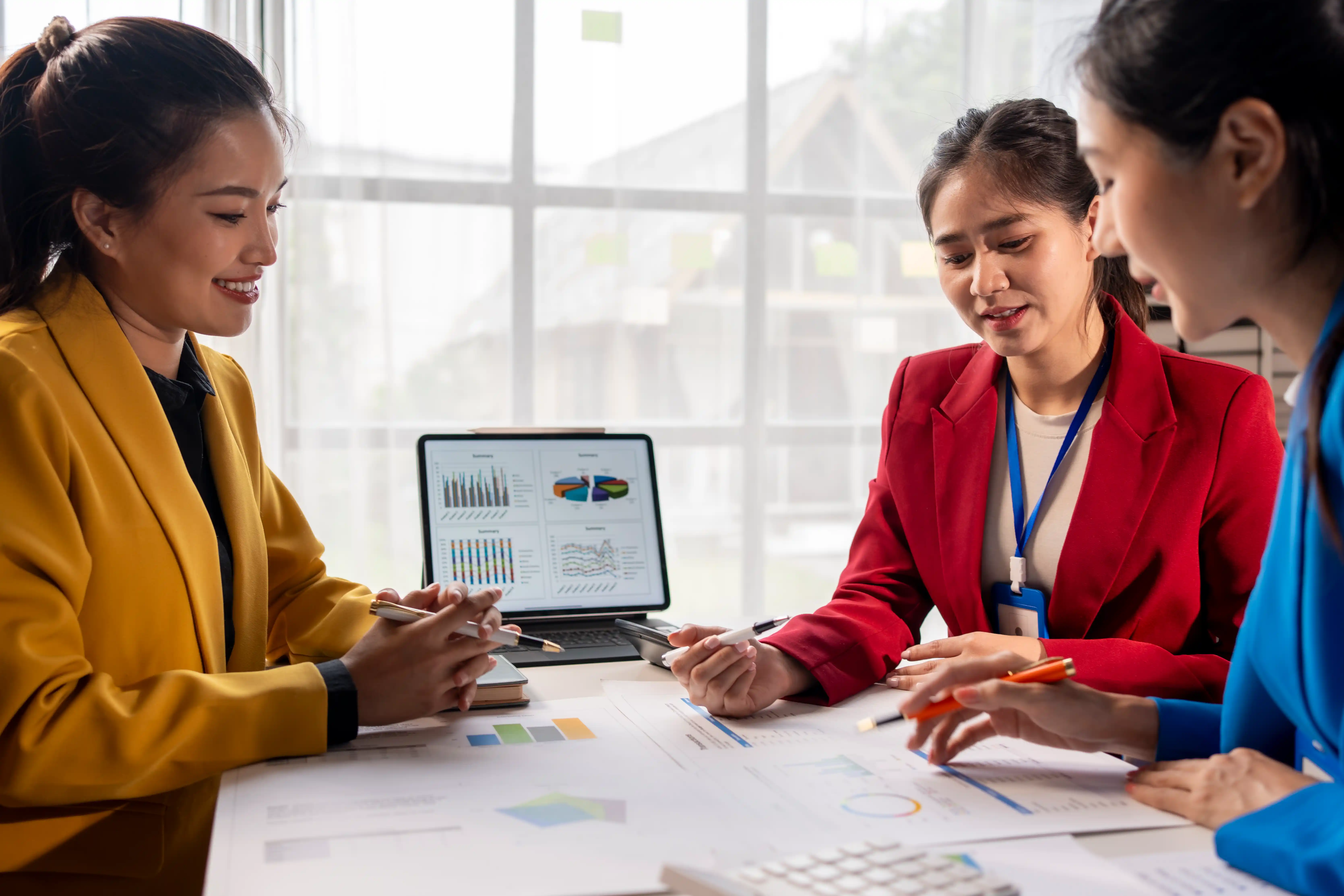 Dynamics Monk showcases a team building a Dynamics 365 change calendar through collaborative planning, business analytics, and release management.